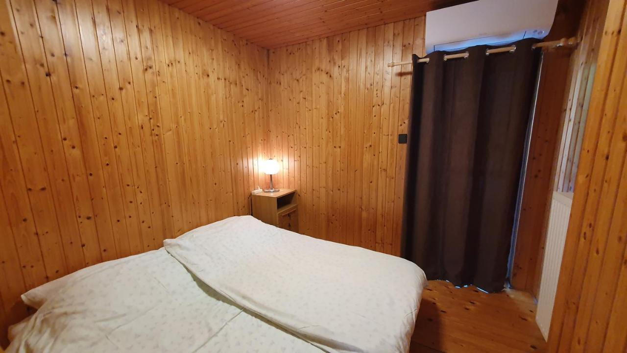 Wellapartman Zamárdi Buitenkant foto